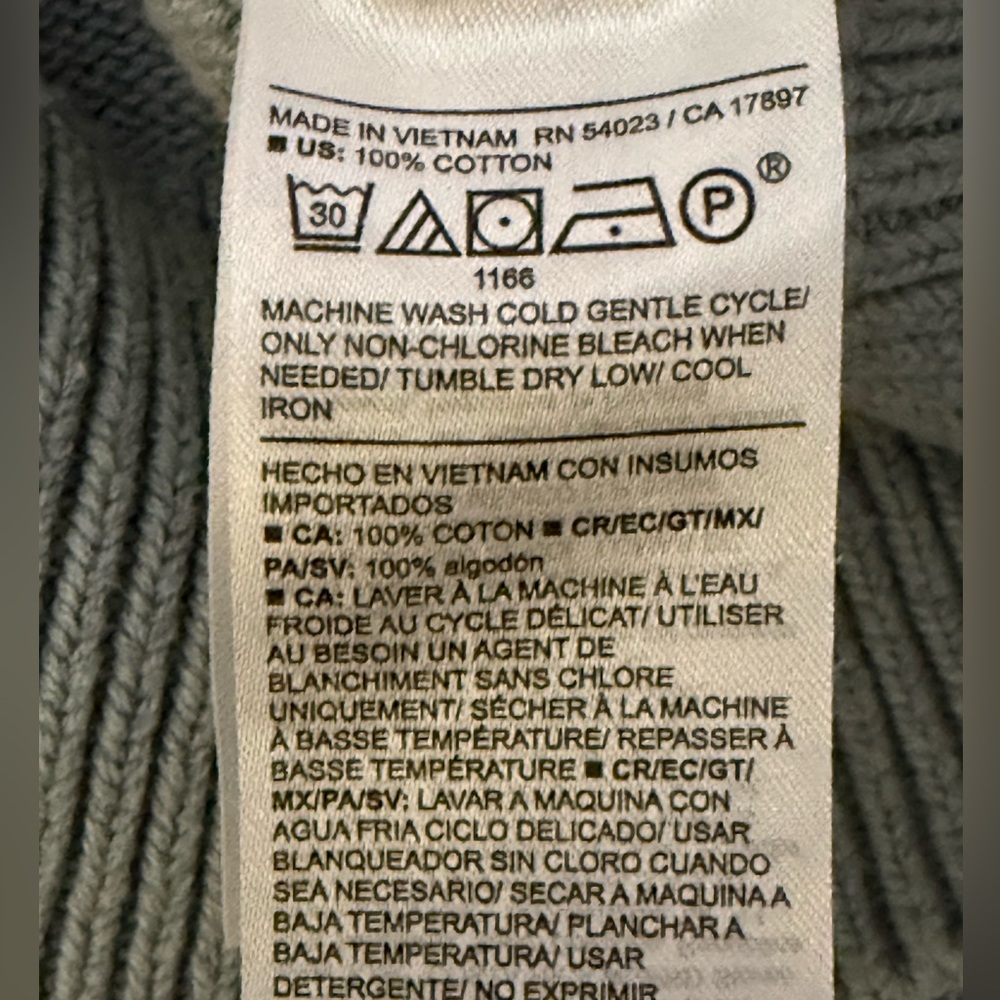 Old Navy Women's V-Neck Sweater in Soft Green - Picture 7 of 9